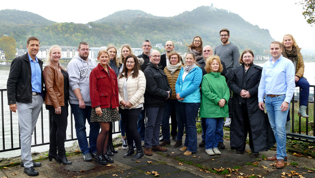 Gruppenbild der Mitarbeiterinnen und Mitarbeiter der Zentralen Vergabestelle