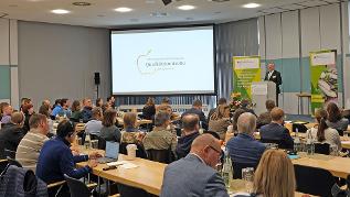 Vortragssituation (refer to: International Meeting on Quality Control of Fruit and Vegetables: focusing on climate change and online trade)