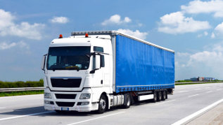LKW auf einer Straße LKW auf einer Straße