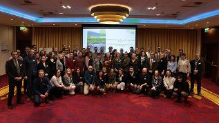 Gruppenfoto (verweist auf: Innovations-Seminar zum Thema digital unterstützte Agrar-Ernährungssysteme)