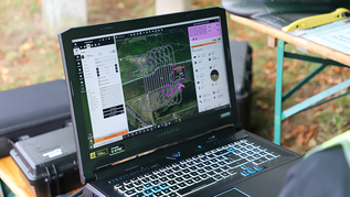 verweist auf: FarmerSpace Ein Laptop (verweist auf: FarmerSpace)